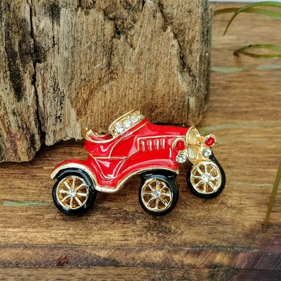 Jewelry - Old Roadster Crystal Pin